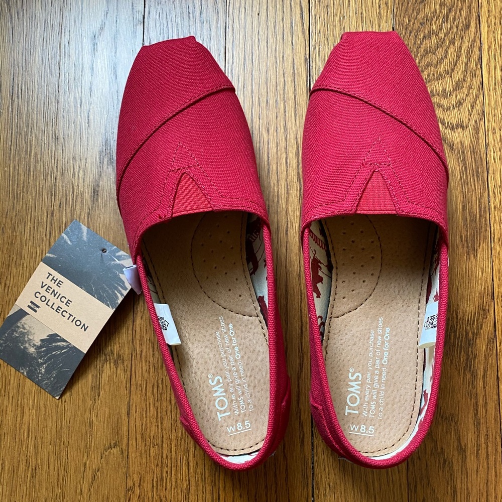 Toms Red Canvas Shoes New in Box